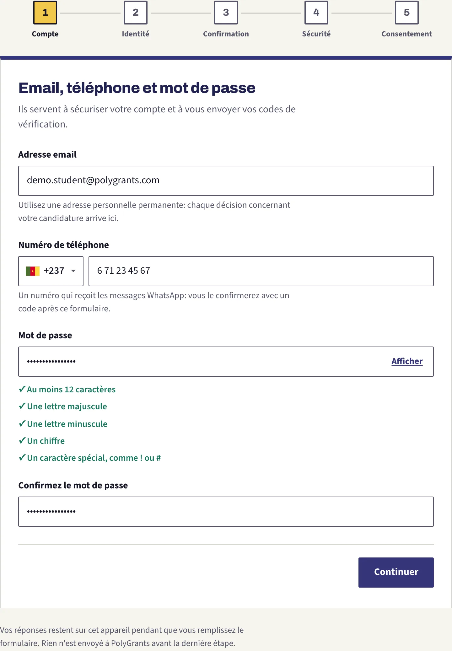 Étape 1 sur 5, avec l'adresse e-mail, le numéro de téléphone et le mot de passe remplis et les cinq règles cochées en vert