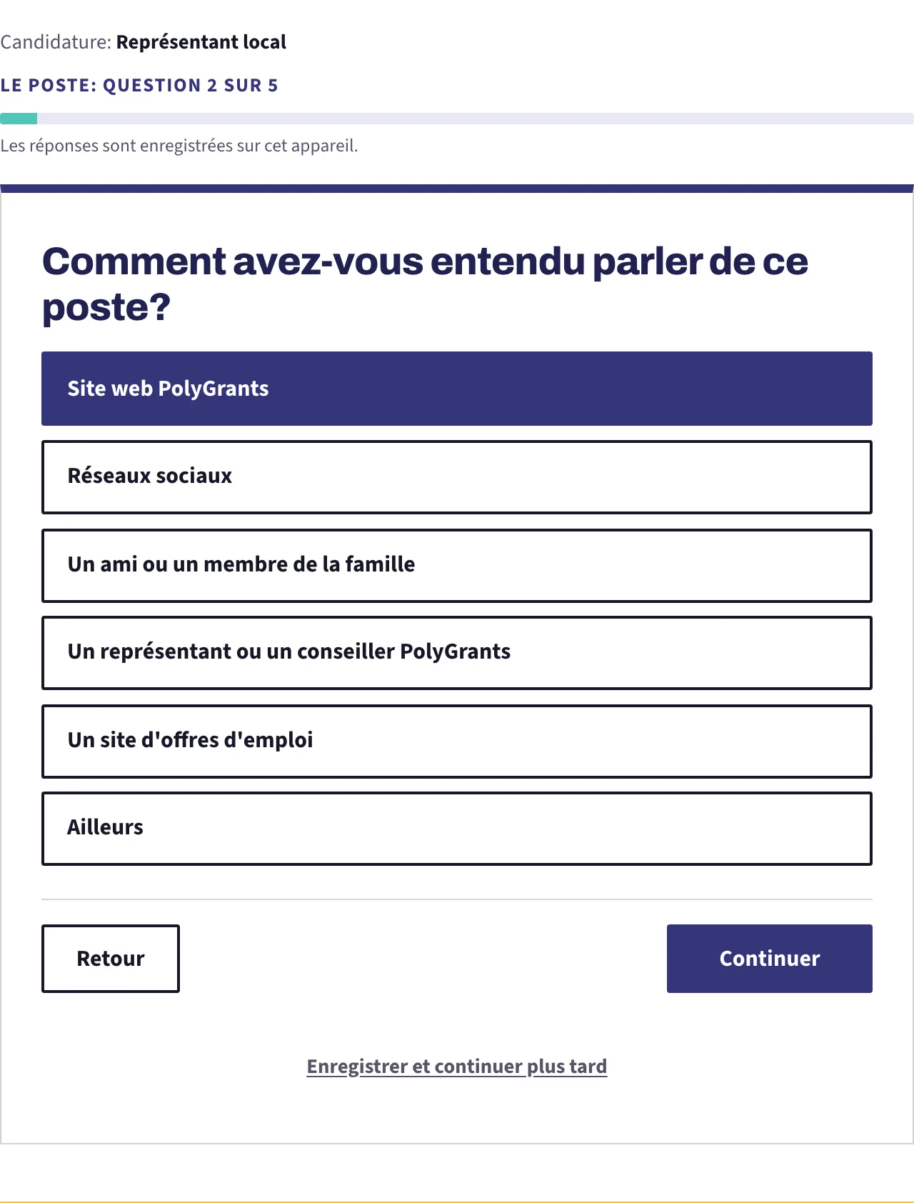 Une question à réponse unique avec ses six options en grands boutons, celle choisie remplie en bleu foncé