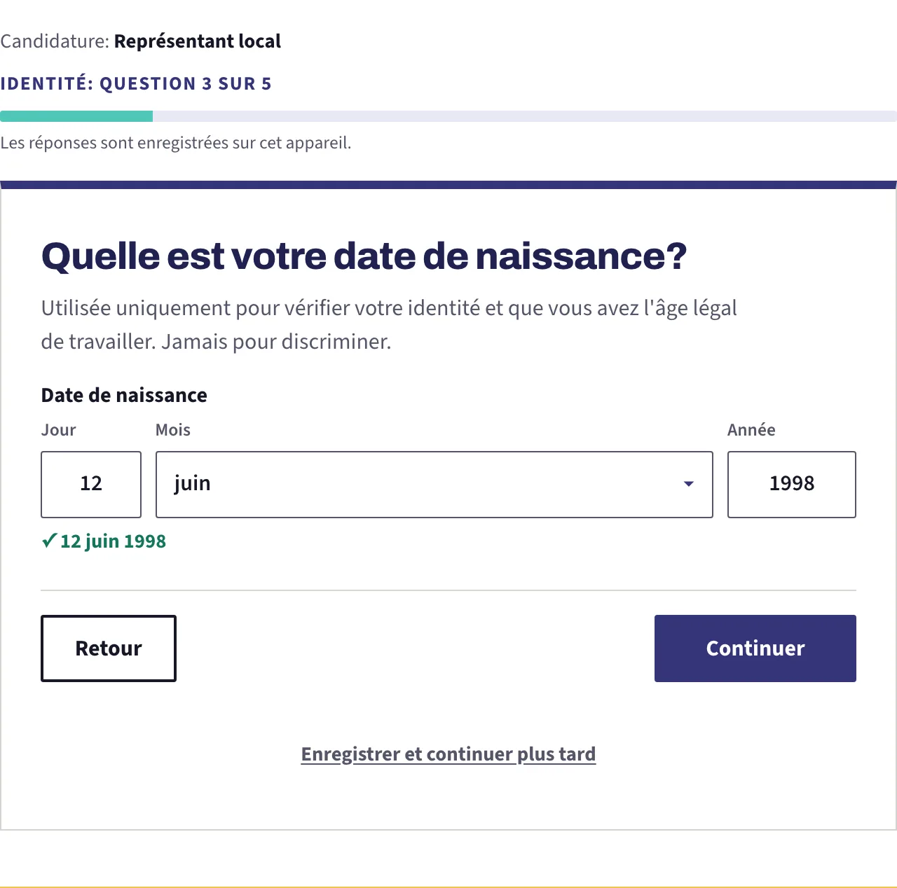 La question de la date de naissance, remplie avec un champ jour, une liste de mois et un champ année